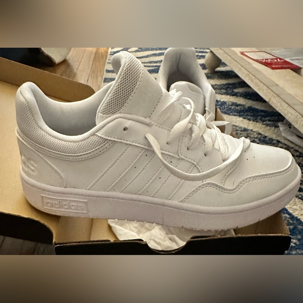 Brand new white addidas sneakers! Never worn ! Basketball sneakers addidas - Picture 2 of 3